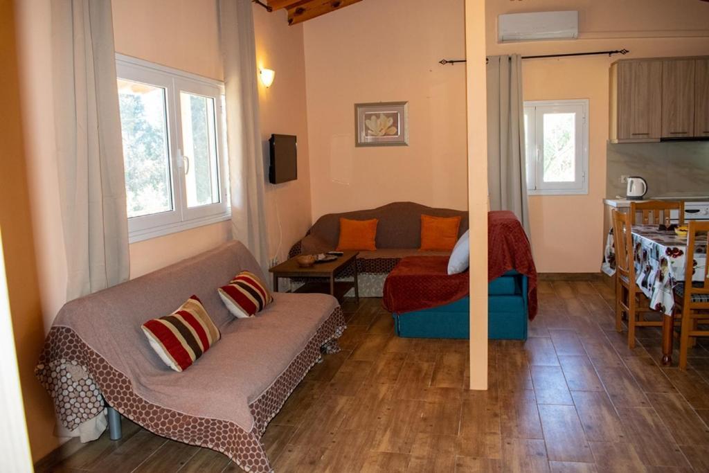 Takis & Eirini Family Apartments 페라마 외부 사진