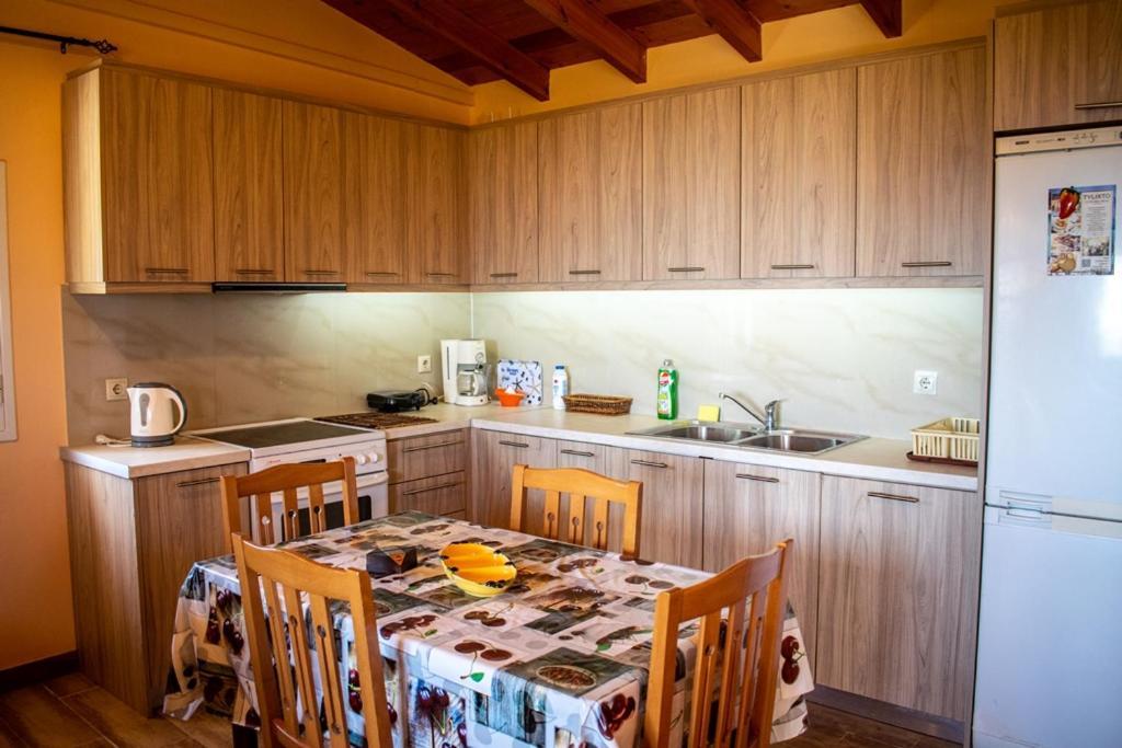 Takis & Eirini Family Apartments 페라마 외부 사진
