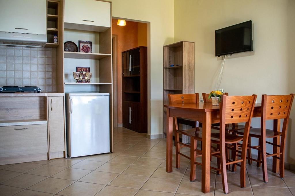 Takis & Eirini Family Apartments 페라마 외부 사진